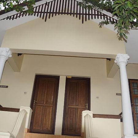 Soma Birds Lagoon Hotel Kotamangalam Buitenkant foto