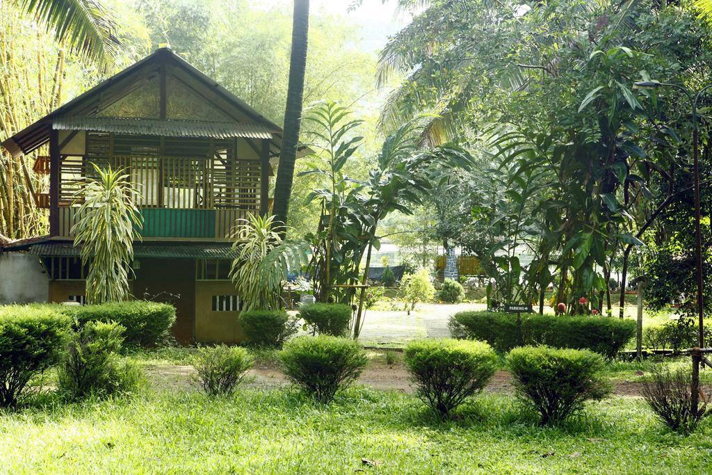 Soma Birds Lagoon Hotel Kotamangalam Buitenkant foto