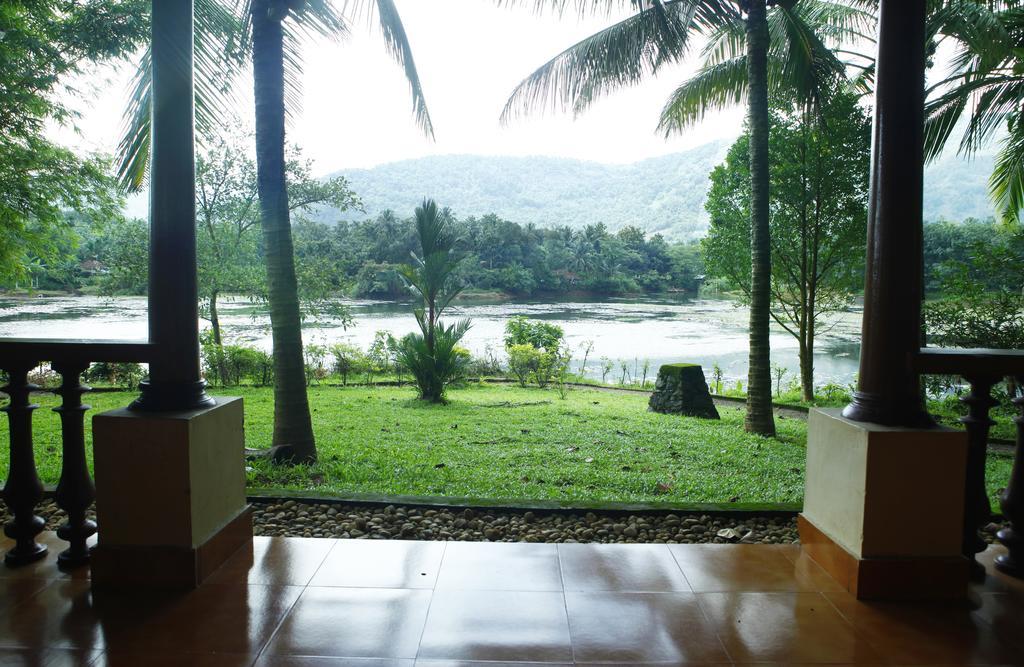 Soma Birds Lagoon Hotel Kotamangalam Buitenkant foto