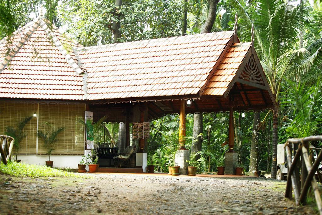 Soma Birds Lagoon Hotel Kotamangalam Buitenkant foto