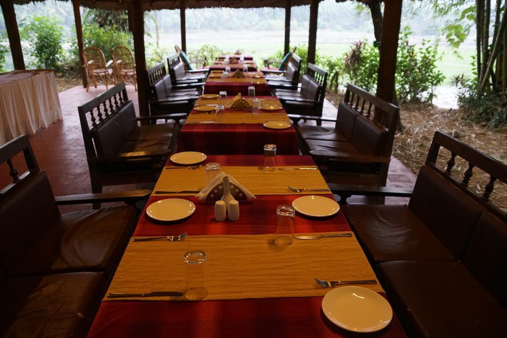 Soma Birds Lagoon Hotel Kotamangalam Buitenkant foto