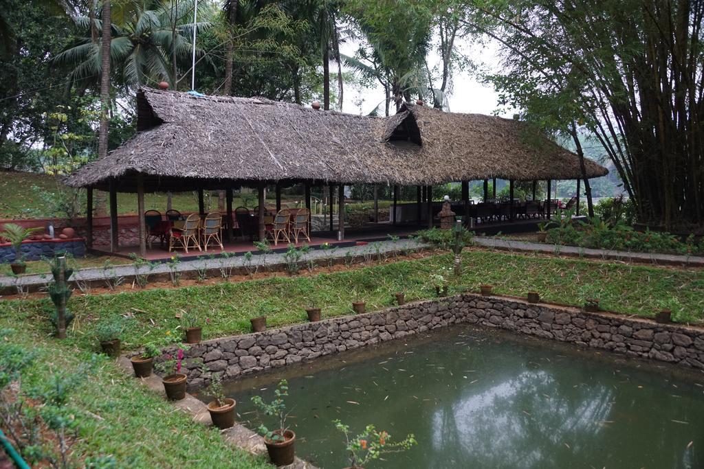 Soma Birds Lagoon Hotel Kotamangalam Buitenkant foto