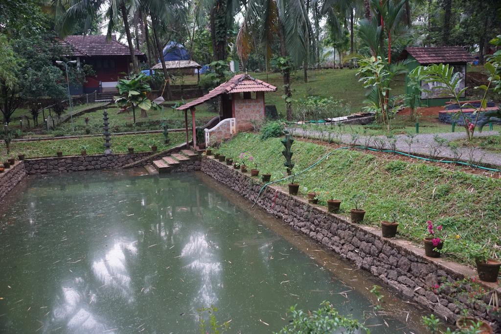 Soma Birds Lagoon Hotel Kotamangalam Buitenkant foto