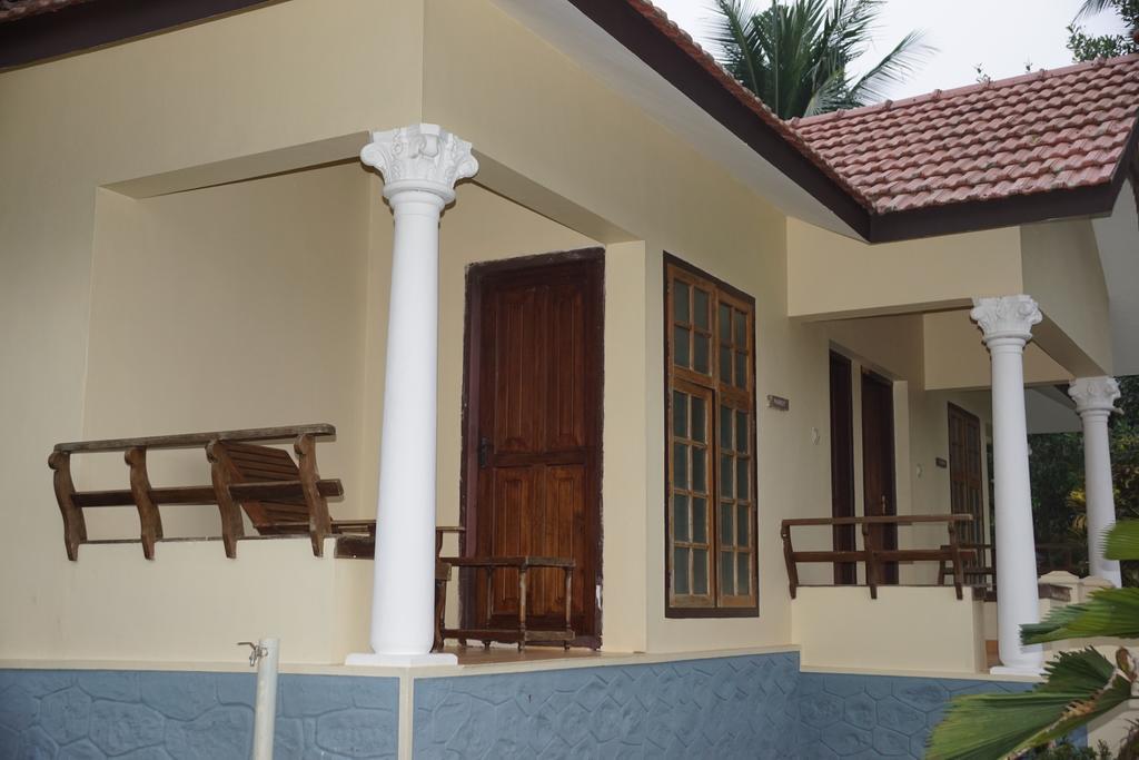 Soma Birds Lagoon Hotel Kotamangalam Buitenkant foto